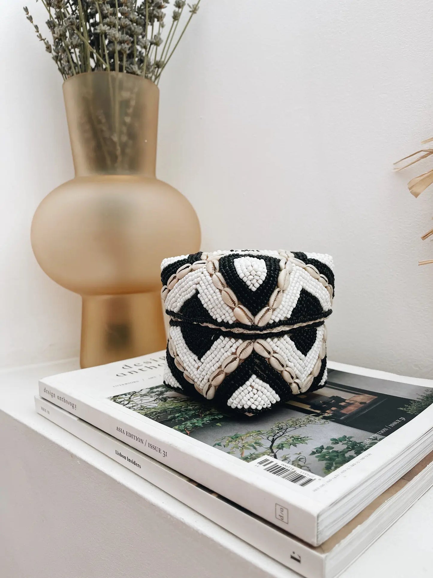Melasti Beaded Box with Shells Black & White