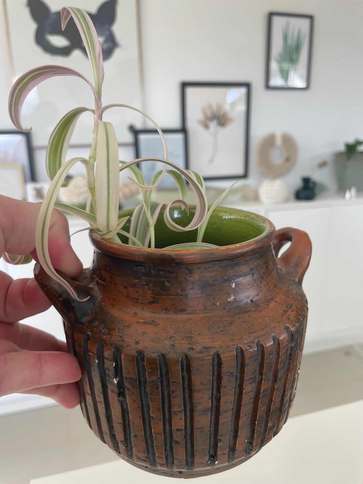 Krukke og lysestake i brun keramikk - rustikk