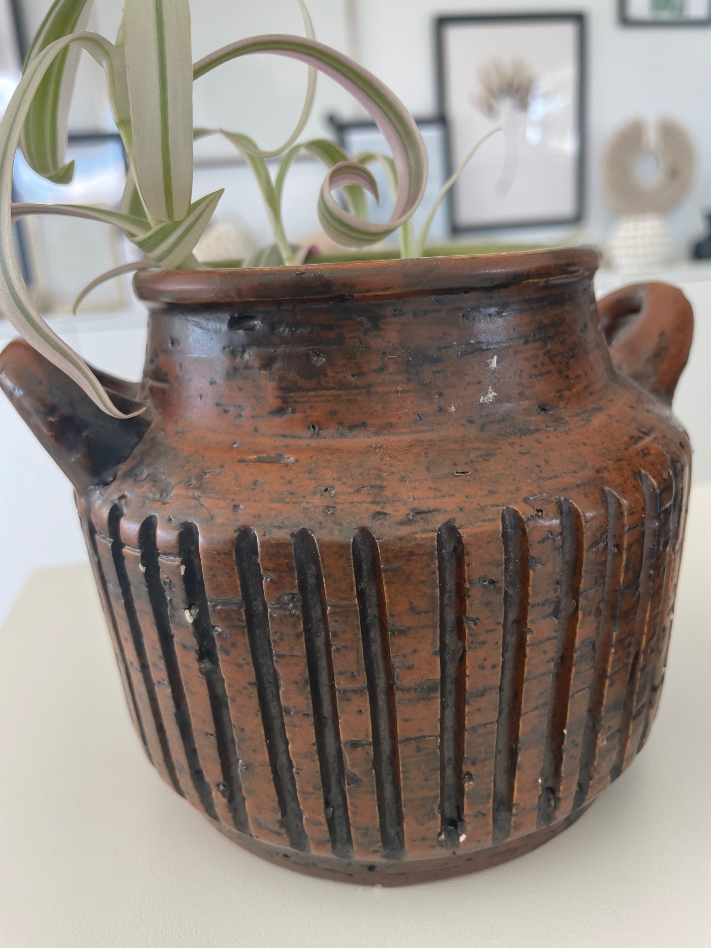 Krukke og lysestake i brun keramikk - rustikk